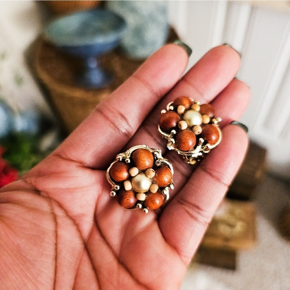 Vintage Cluster Wooden Beaded Inlay Clip On  Earrings.